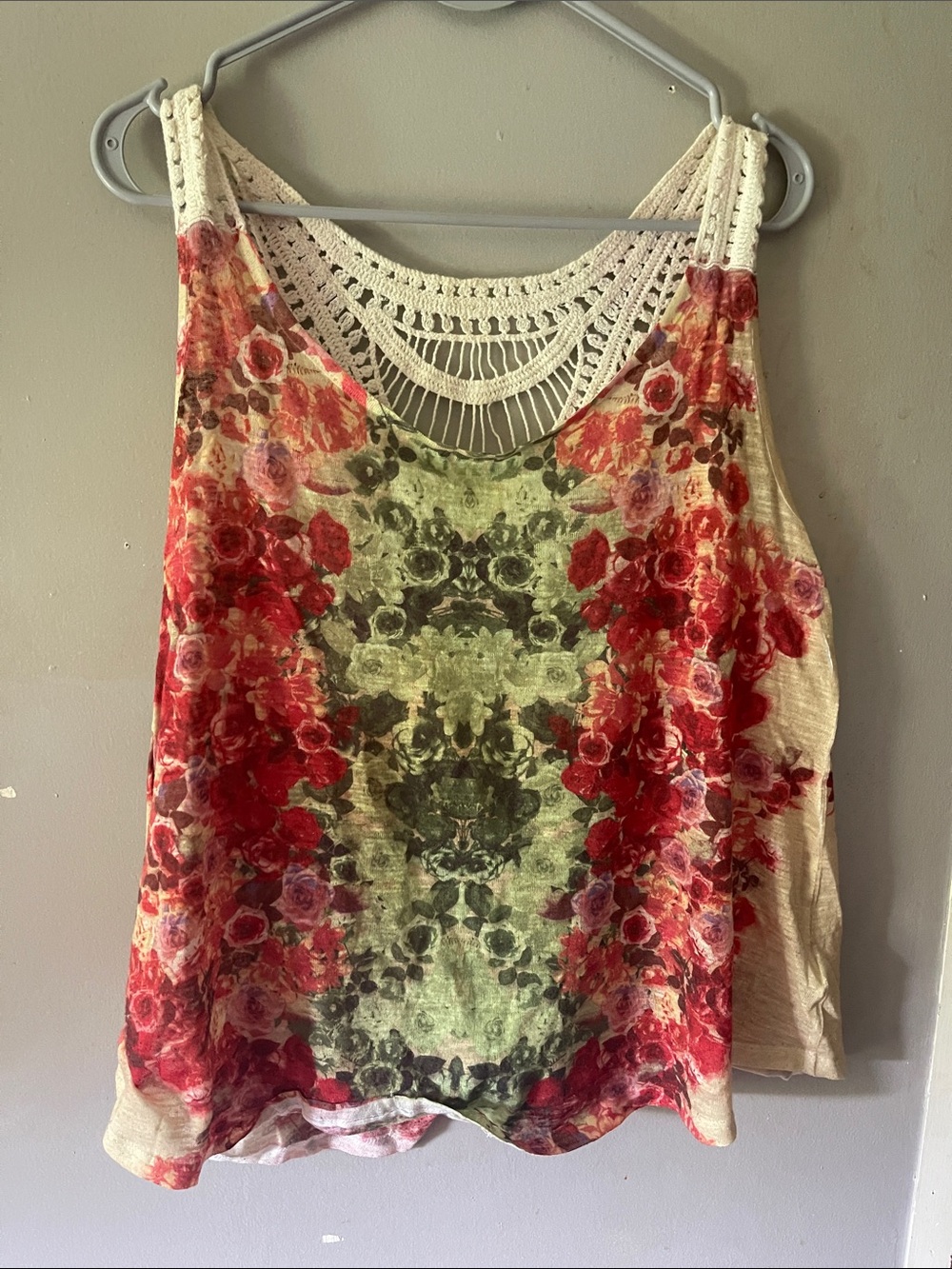 Cato Floral Crochet-Back Tank Top in Red & Green